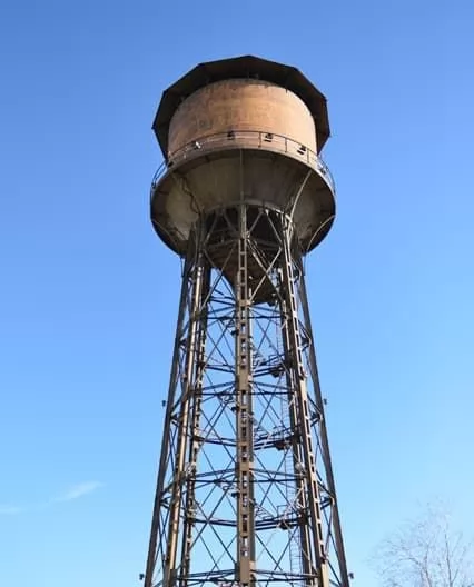 Разбор верхней металлической части водонапорной башни