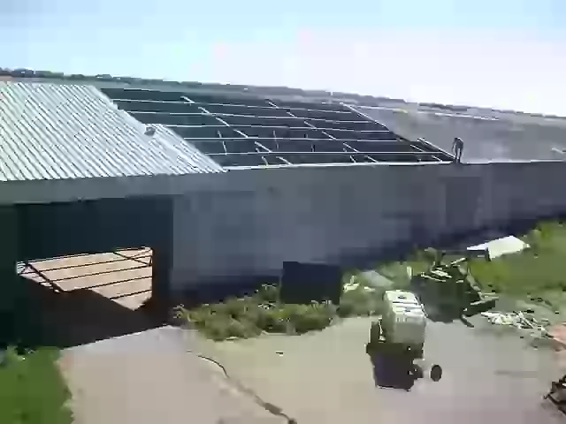 Демонтаж крыши из профнастила