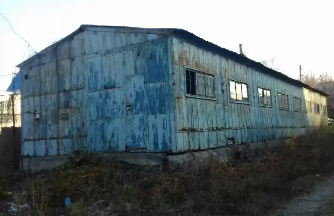 Демонтаж старого складского помещенияи